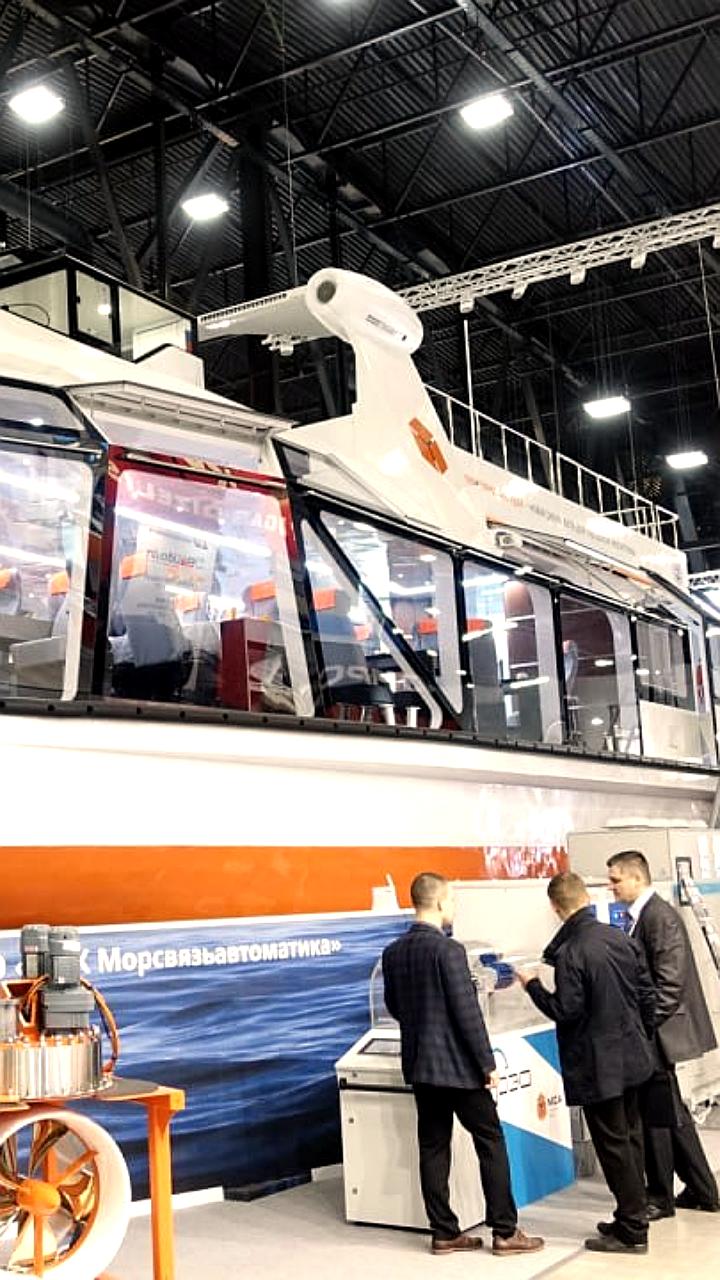 Россия запускает первое электрическое судно на озере Иссык-Куль в Кыргызстане