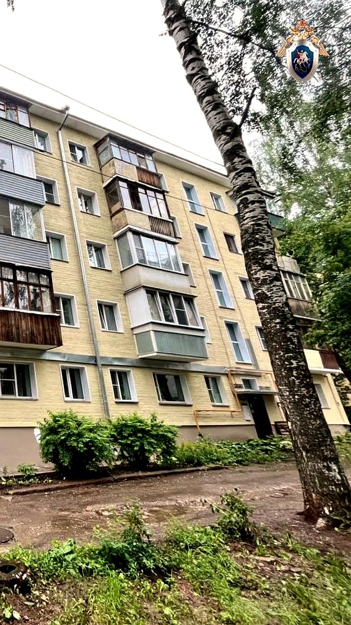 В Кирове девочка 2022 года рождения выпала из окна, но ее жизни ничего не угрожает