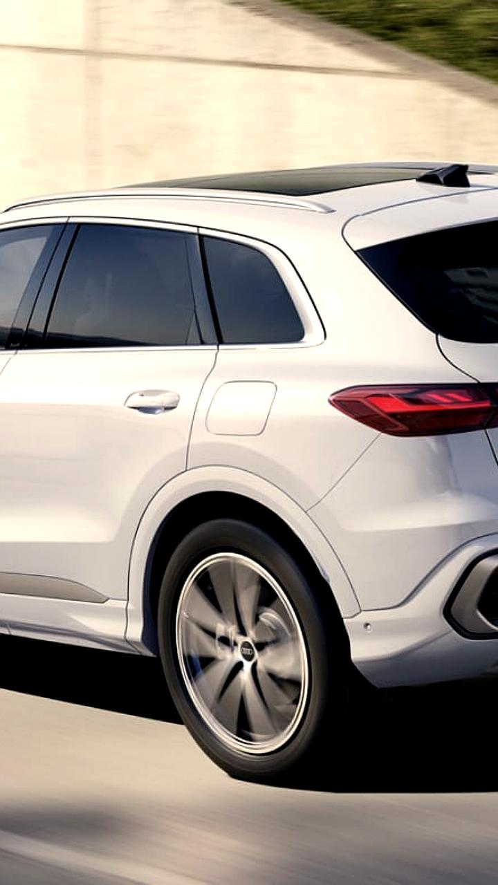 Представлены новые гибридные версии Toyota Land Cruiser 300 и Audi Q5