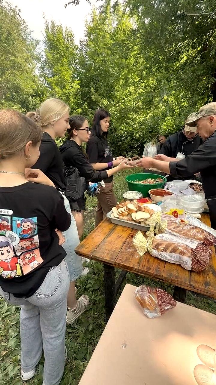 Субботники в Донецке: жители облагородили территории и провели уборку