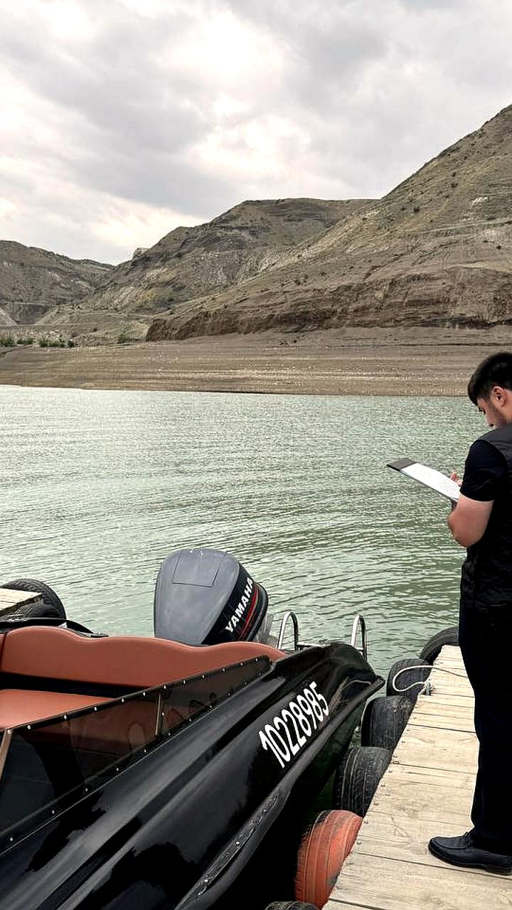 Авария на Чиркейском водохранилище: пассажиры катера выпали за борт