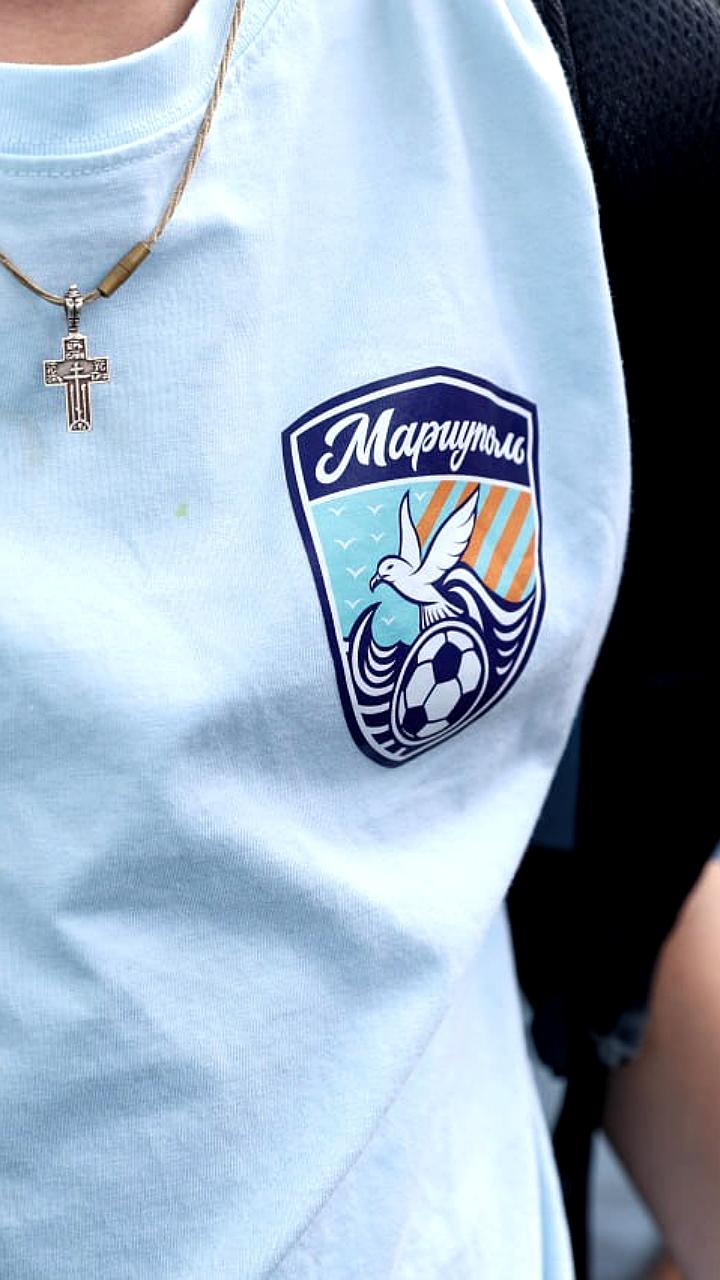 Юные спортсмены из Мариуполя участвуют в празднике и благотворительном матче в Петербурге