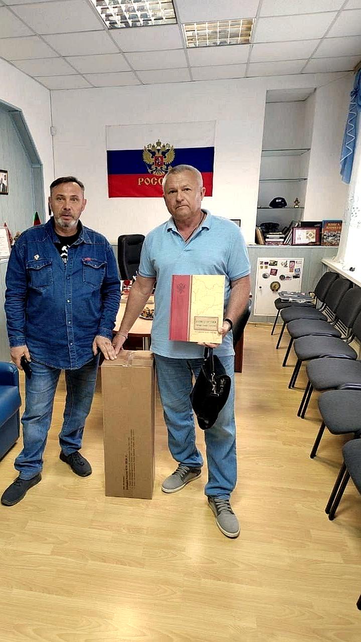 Книга Сергея Авдеенко о событиях в Крыму и Донбассе передана в библиотеки Запорожской области
