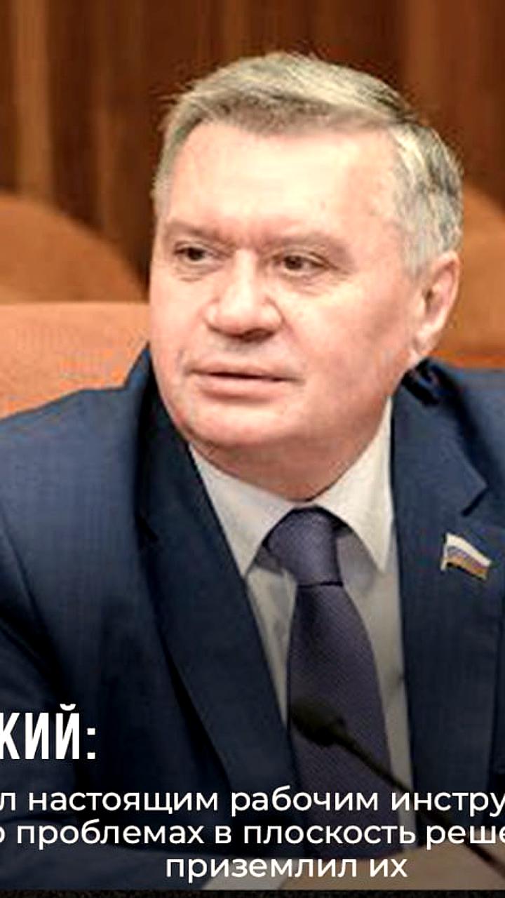 Губернатор Хабаровского края Дмитрий Демешин отвечает на вопросы жителей в ходе 'Прямой линии'