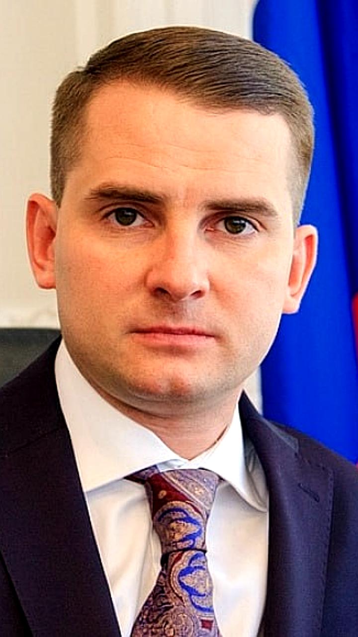 Госдума рассматривает законопроект об ограничении больничных и декретных выплат для мигрантов