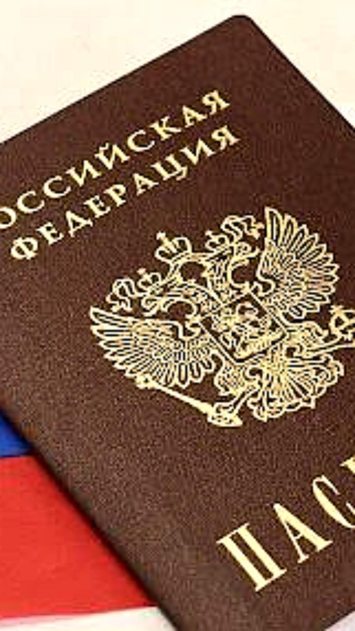 Суд обязал авиакомпанию выплатить красноярцу почти 10 тысяч рублей за отказ в посадке из-за просроченного паспорта