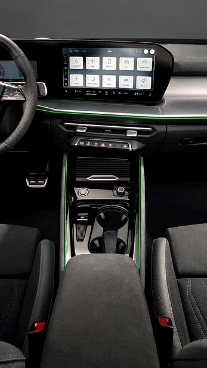 Audi представила новый Q3 с инновационной светотехникой и гибридной версией