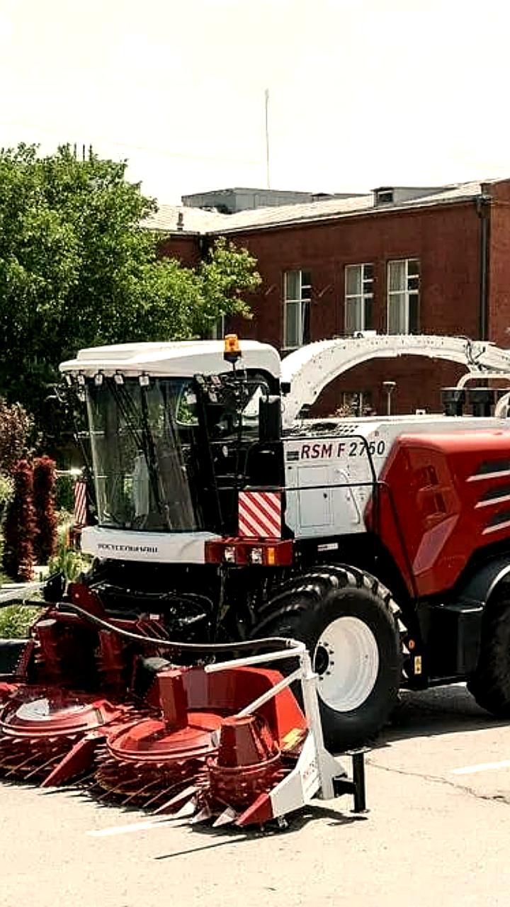 «Ростсельмаш» представил новый мощный кормоуборочный комбайн F 2750 для высокоурожайных полей