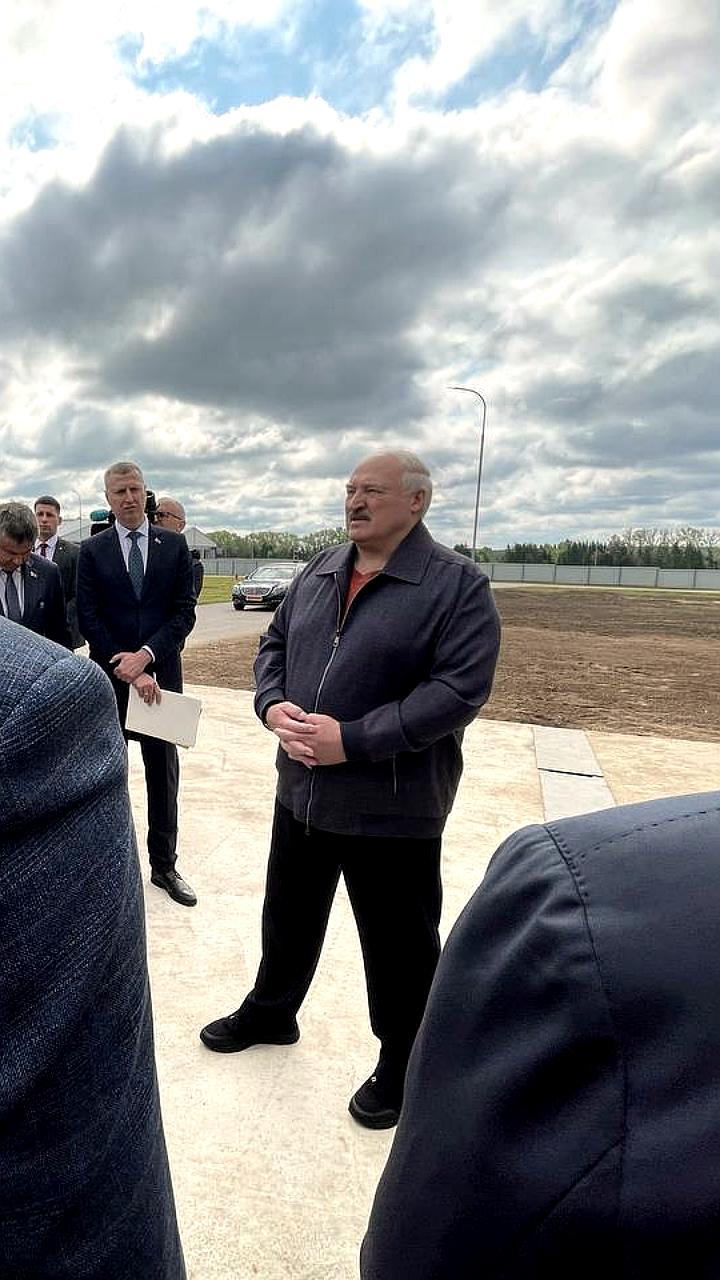 Президент Лукашенко подчеркивает важность современного содержания скота для экономики