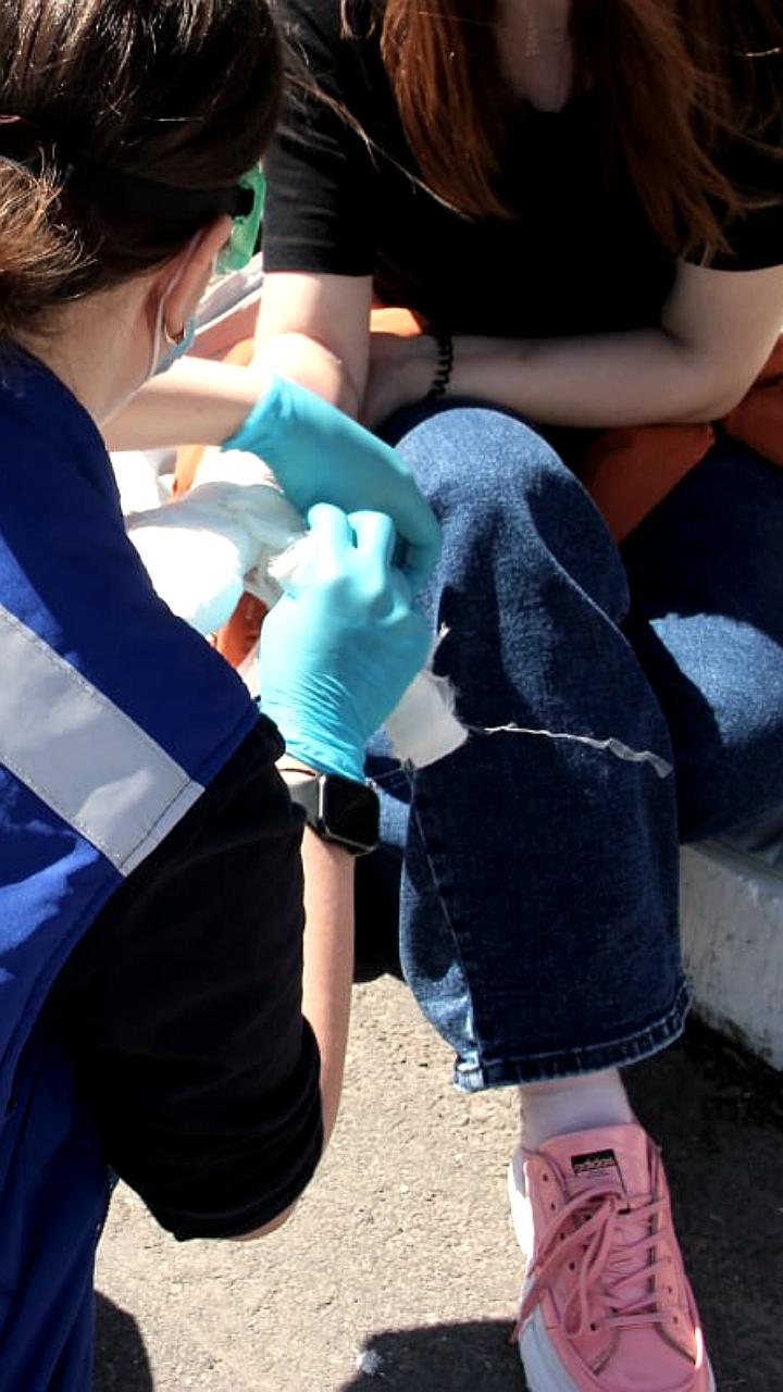 ДТП с электросамокатом в Крыму: 12-летняя девочка пострадала, медики оказали помощь пострадавшим