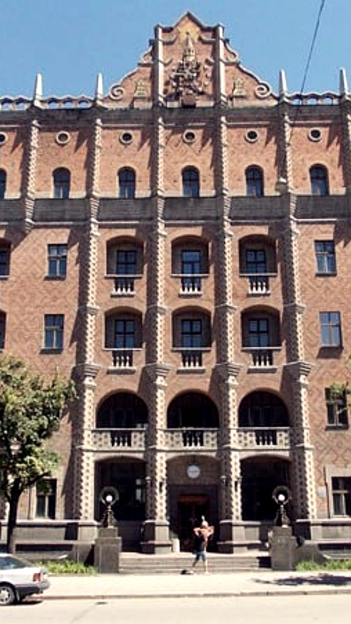 Инвесторы из Москвы планируют реконструкцию гостиницы «Октябрь» в Луганске