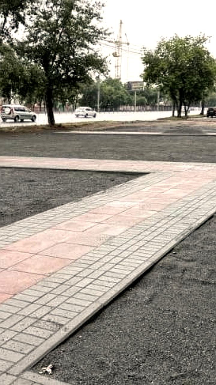 В Челябинске благоустраивают карманный сквер и пешеходную зону