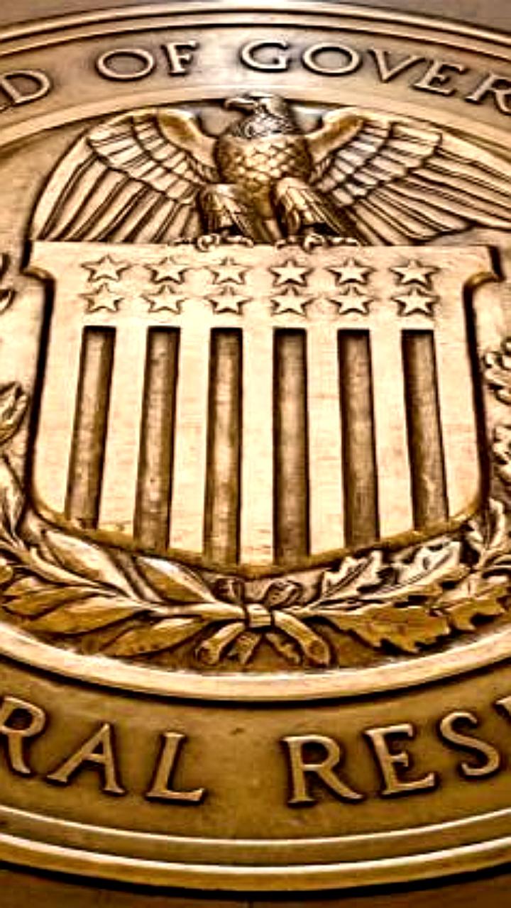 ФРС США сохраняет базовую процентную ставку на уровне 4,25-4,5%