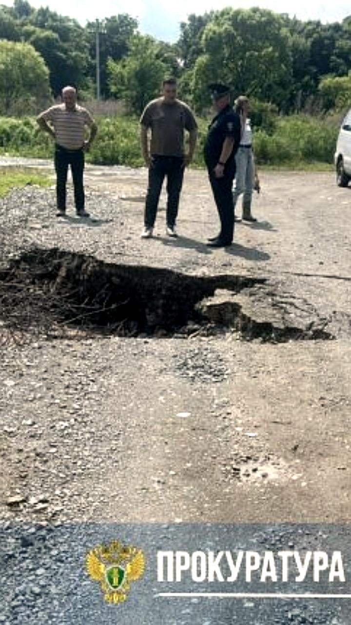 Проверки прокуратуры после ДТП и размытия дорог в Уссурийском округе и Ульяновской области
