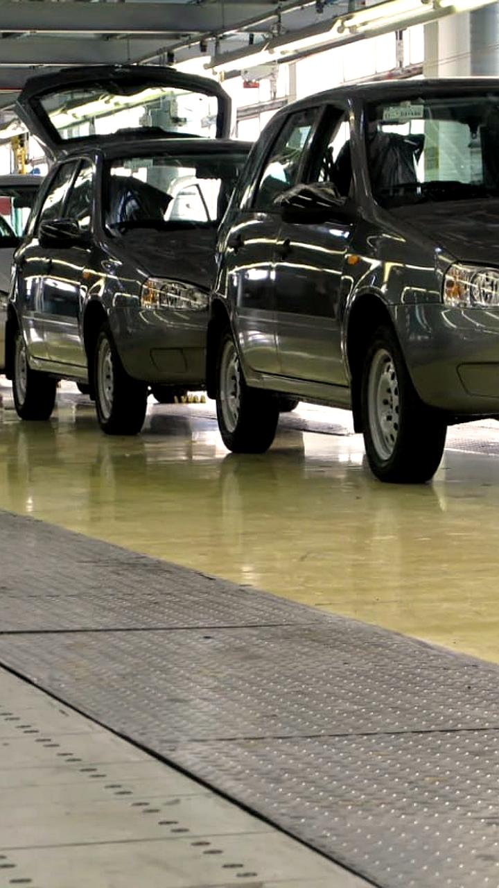 Россия увеличила экспорт легковых автомобилей в Казахстан в 15 раз за первые четыре месяца 2023 года