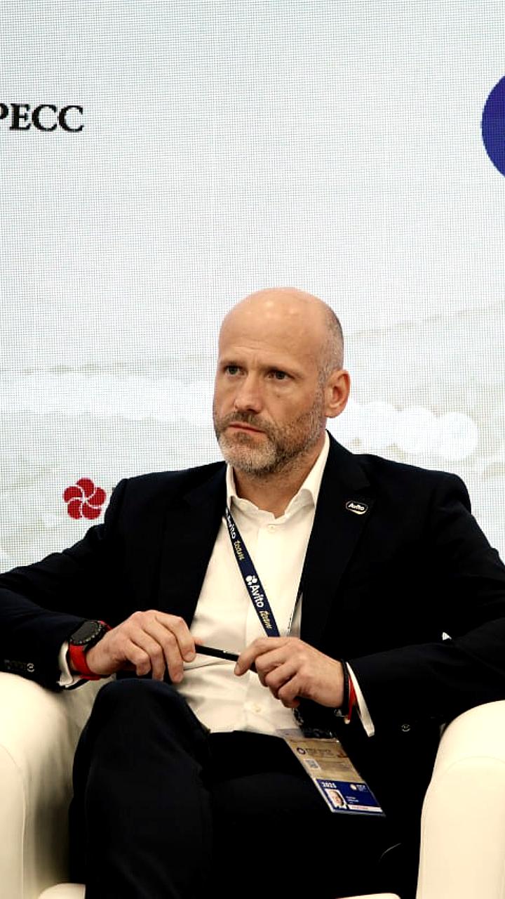 На ПМЭФ обсудили регулирование цифровых платформ и самозанятых