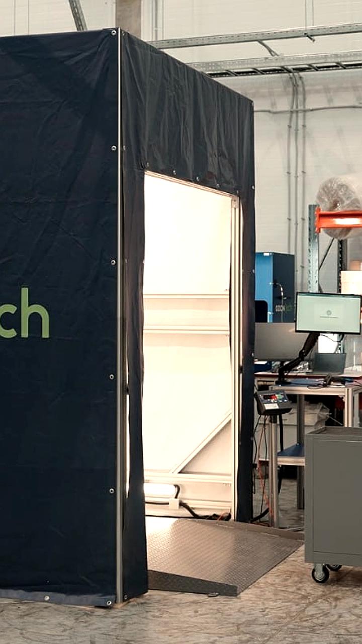 Ozon Tech представила умный сканер Gauss для быстрой оценки габаритов и веса товаров