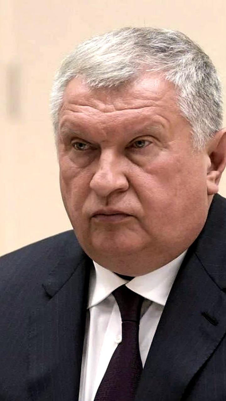 Сечин: США против снижения потолка цен на нефть из России на ПМЭФ