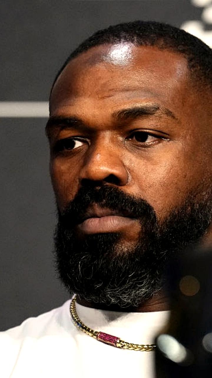 Джон Джонс завершает карьеру в UFC, новым чемпионом становится Том Аспиналл