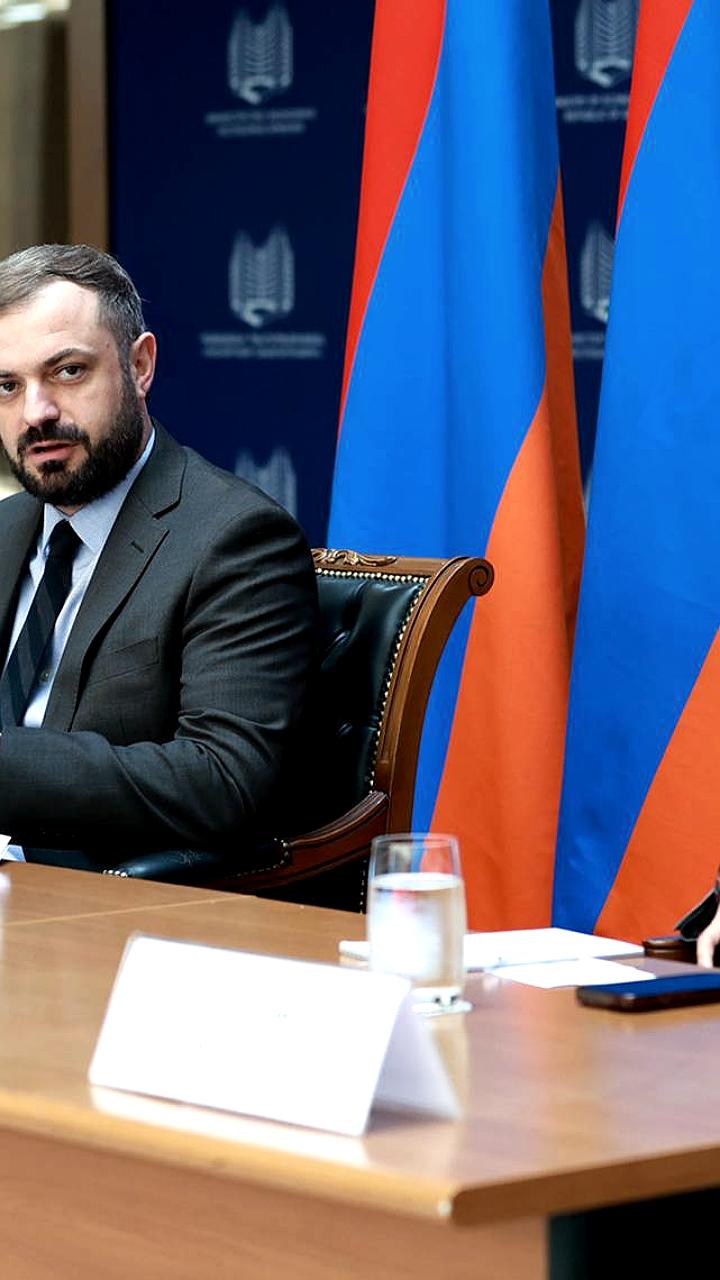 366 грузовиков с абрикосами из Армении пересекли границу России