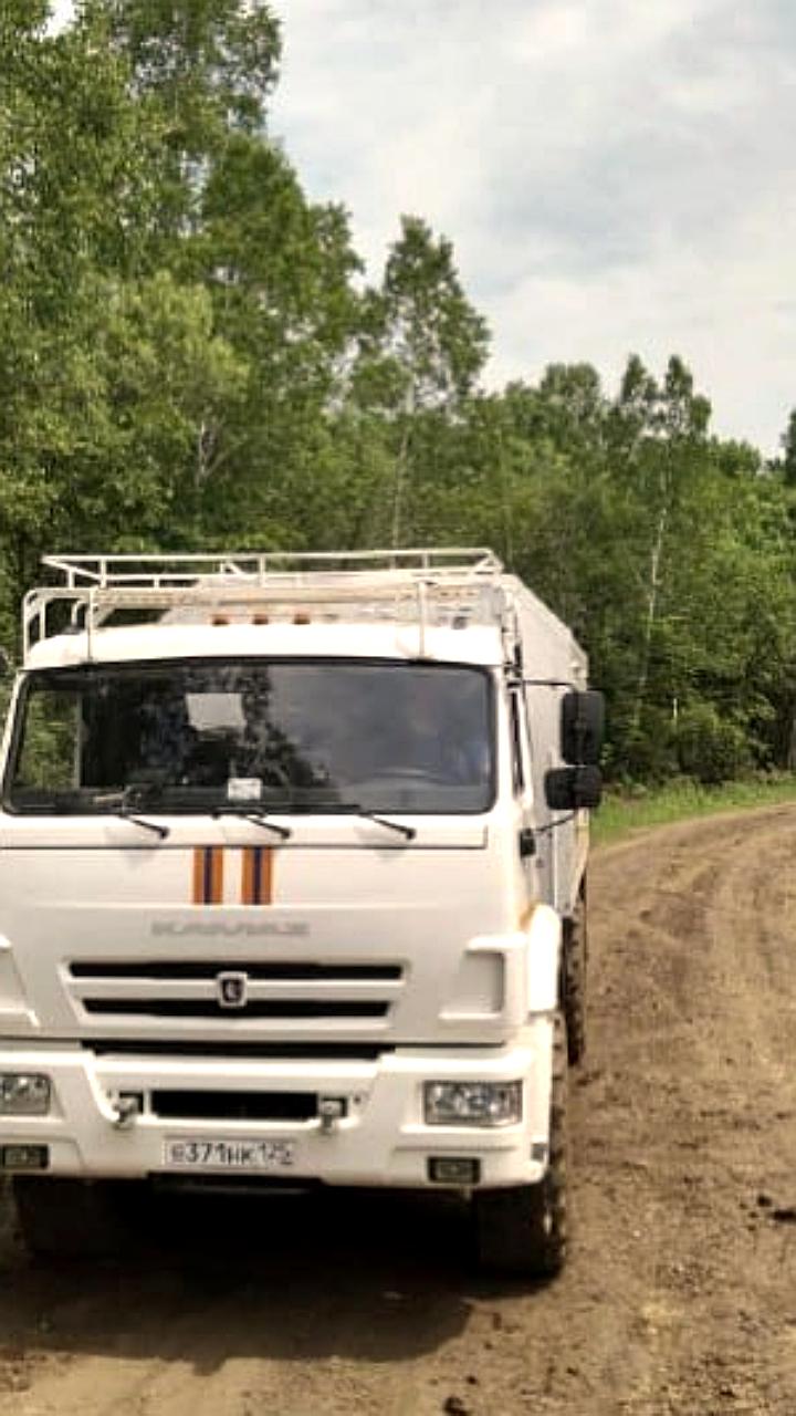 Спасатели доставляют продукты в блокированное село Ильмовка на КАМАЗах