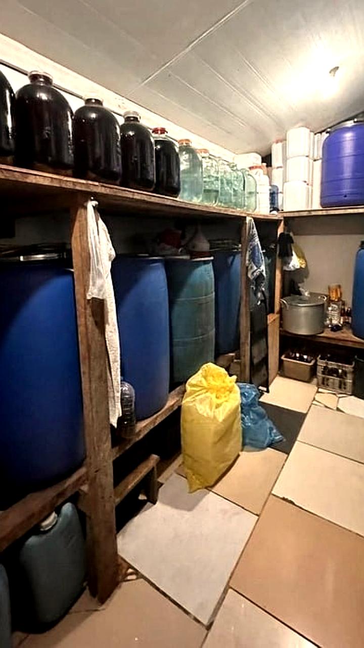 В Сочи полицейские изъяли 2,5 тонны алкоголя, предназначенного для свадьбы