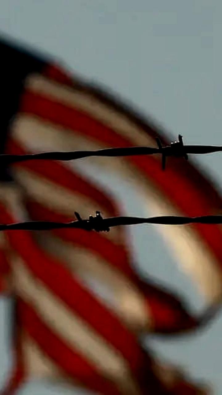 Верховный суд США разрешил депортацию мигрантов в третьи страны без уведомления