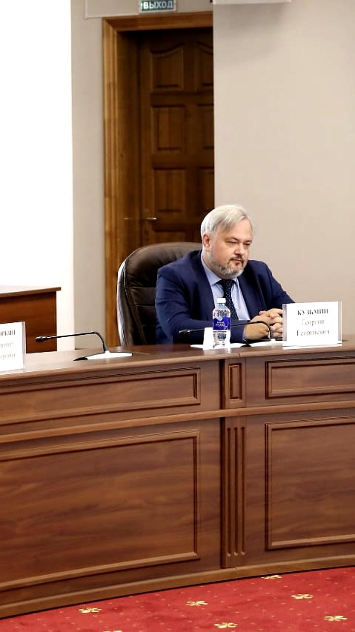 Игорь Кобзев обсуждает трудоустройство ветеранов и меры по противопожарной безопасности в Иркутской области