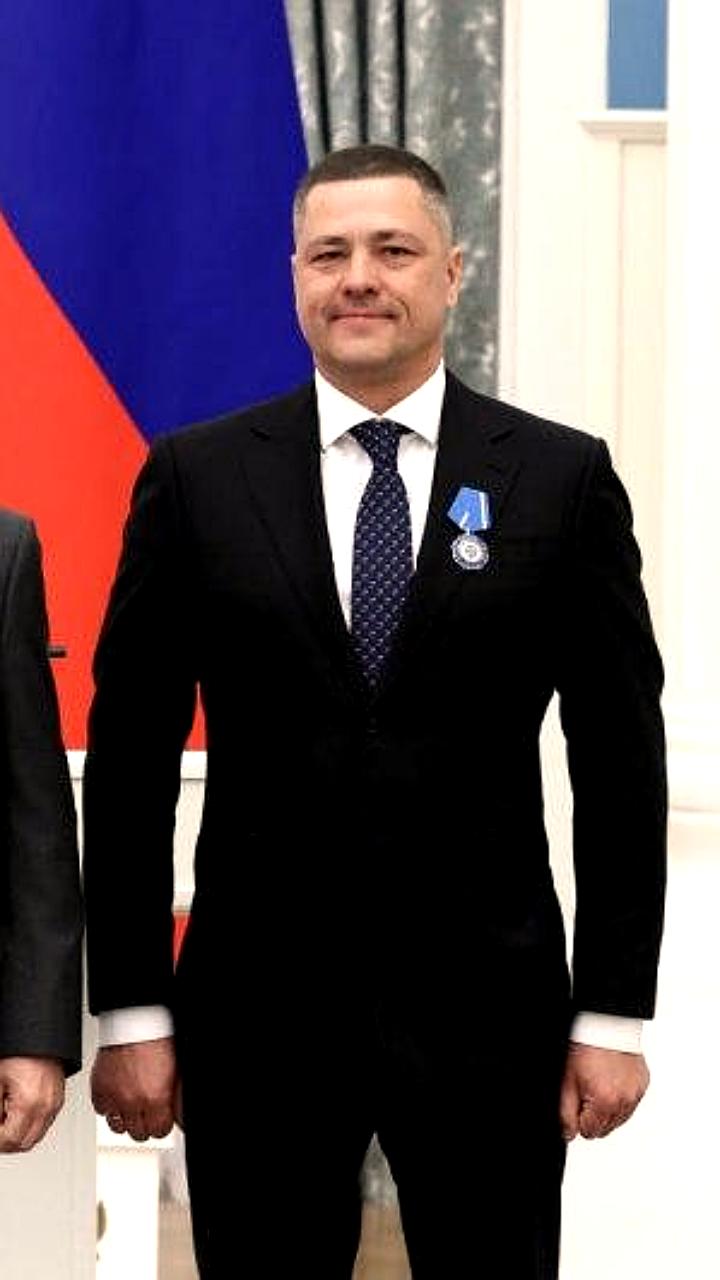 Губернатор Псковской области Михаил Ведерников награжден орденом Почета за вклад в развитие региона