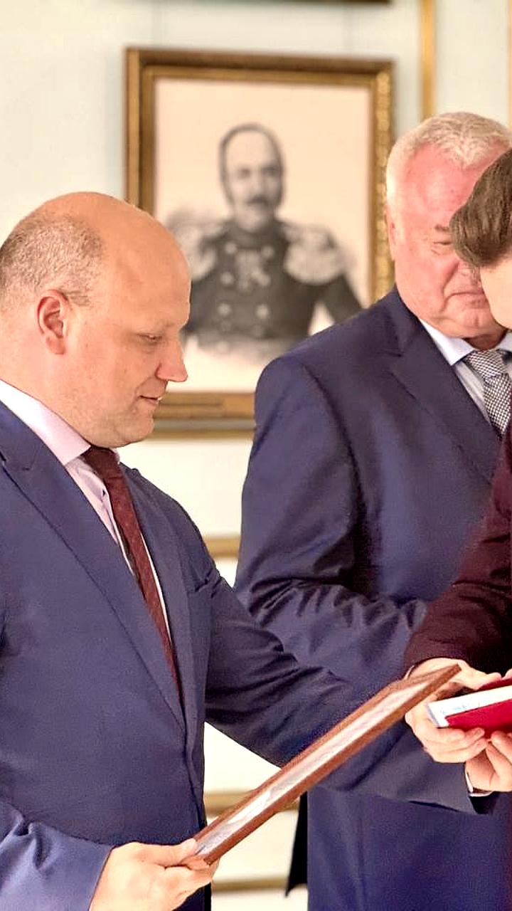 Церемонии награждения выпускников в Находке и Севастополе: поздравления и признание успехов