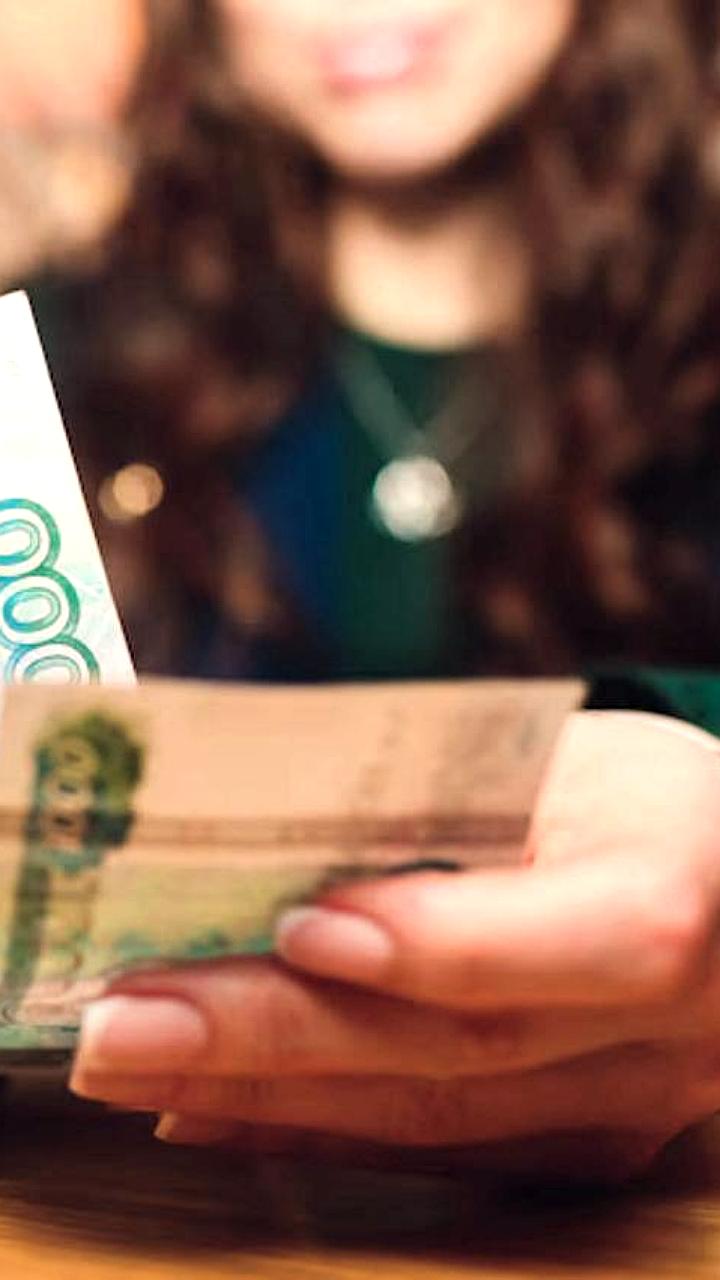 Эксперты прогнозируют рост зарплат в России до 120 тысяч рублей к 2026 году