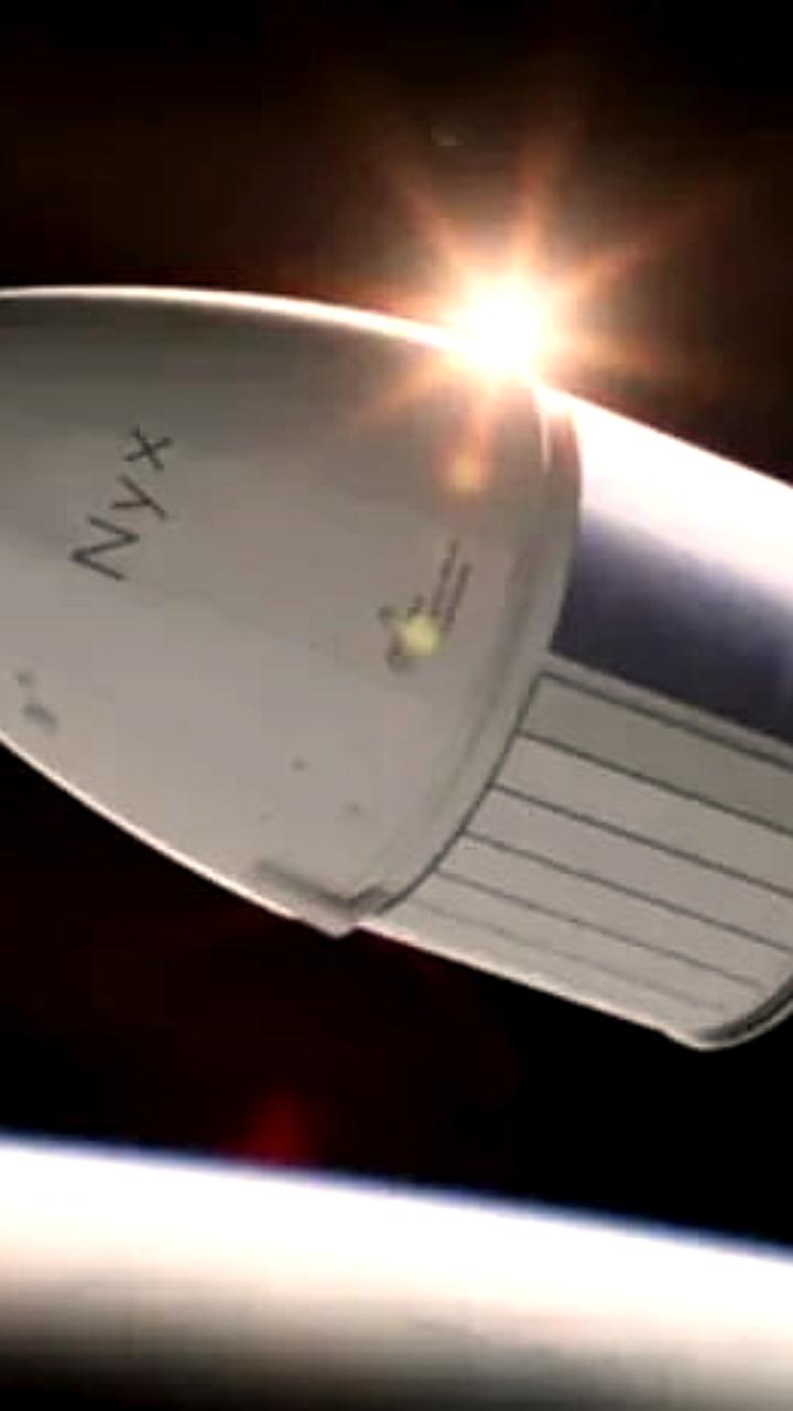 SpaceX запускает мемориальный груз с останками 150 человек на орбиту