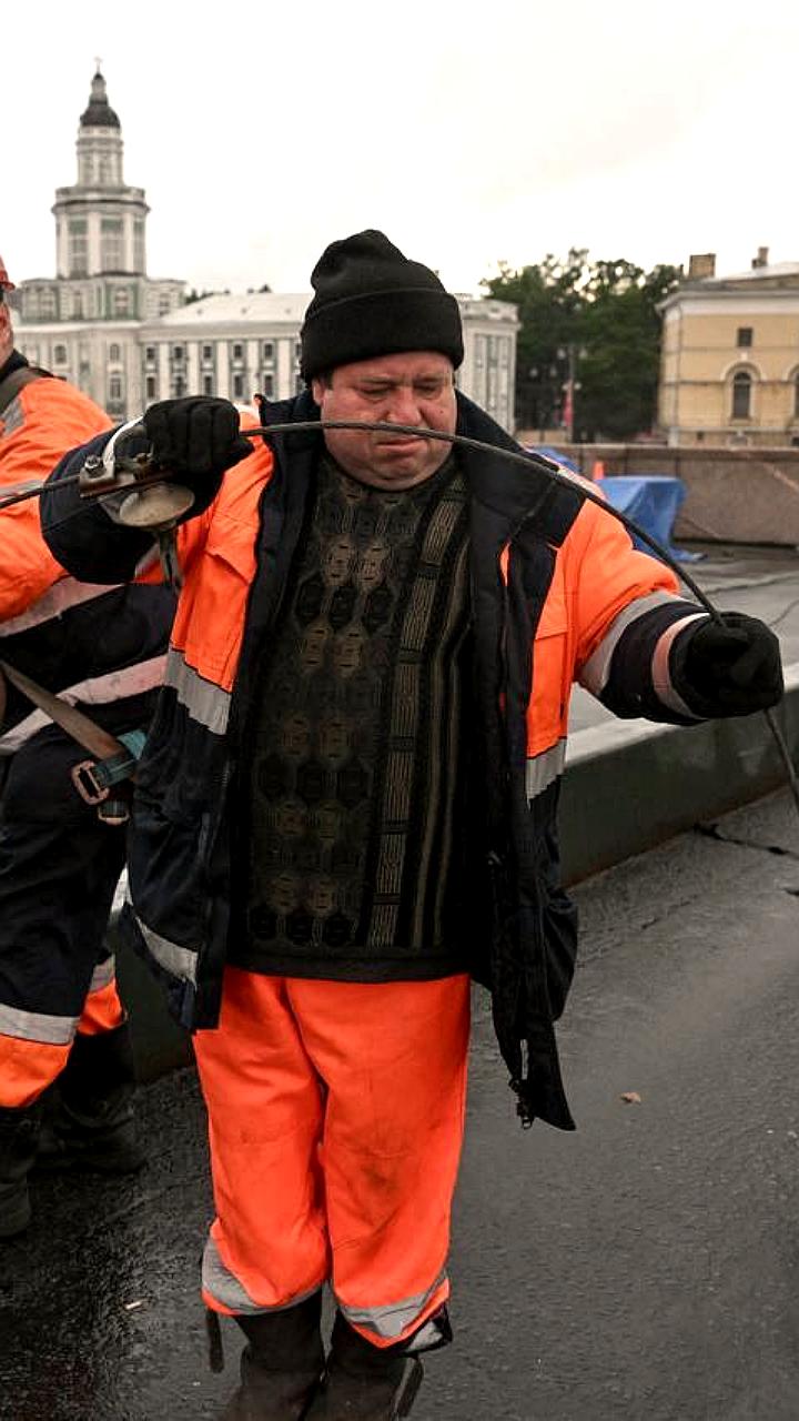 Демонтаж контактной сети на Дворцовом мосту завершен к празднику «Алые паруса»