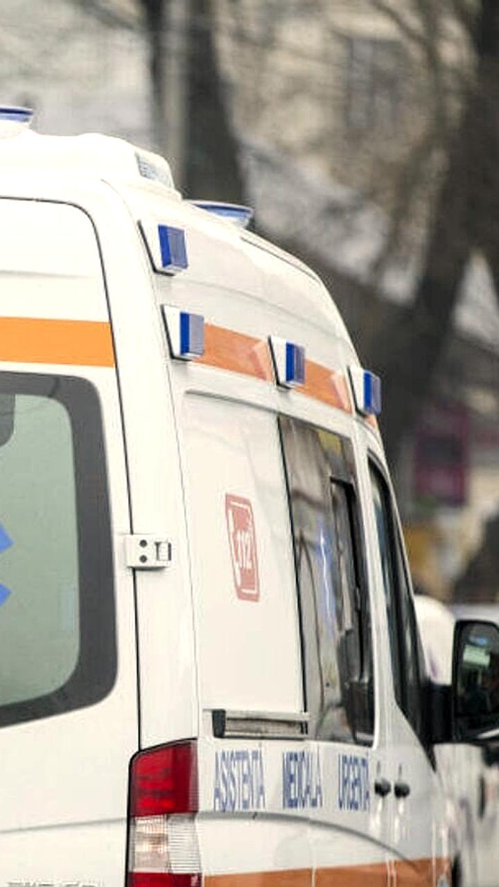 Женщина выпала из окна в Буюканах во время уборки
