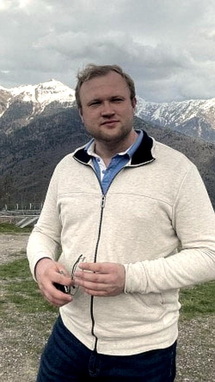 Офицер Евгений Алакаев приговорен к 18 годам за госизмену из-за фотографий секретного документа