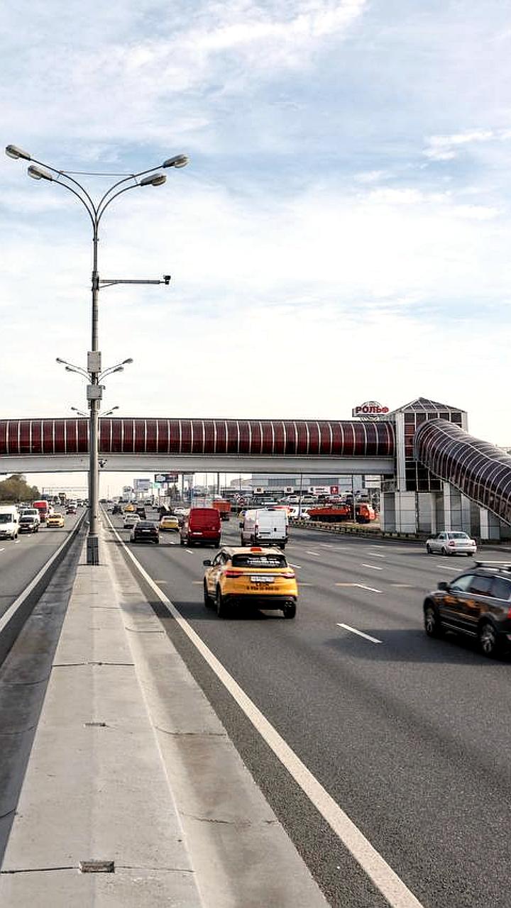 Обновление остекления пяти надземных переходов на МКАД в Москве