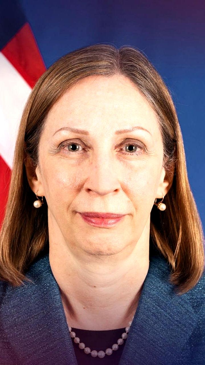 Посол США Линн Трейси завершила миссию в Москве с прощальным обращением