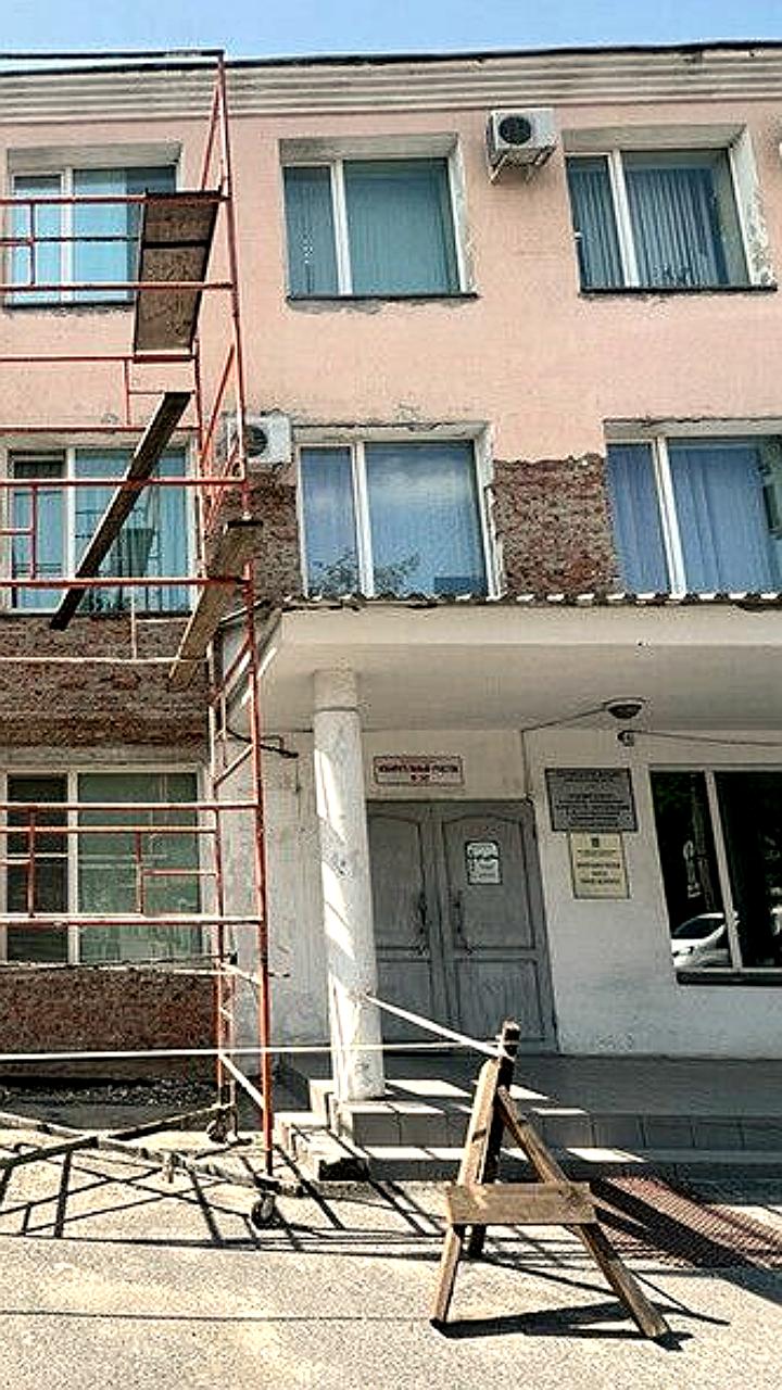 Ремонт школ в Токмаке и Григорьевке: обновление фасадов и замена плитки