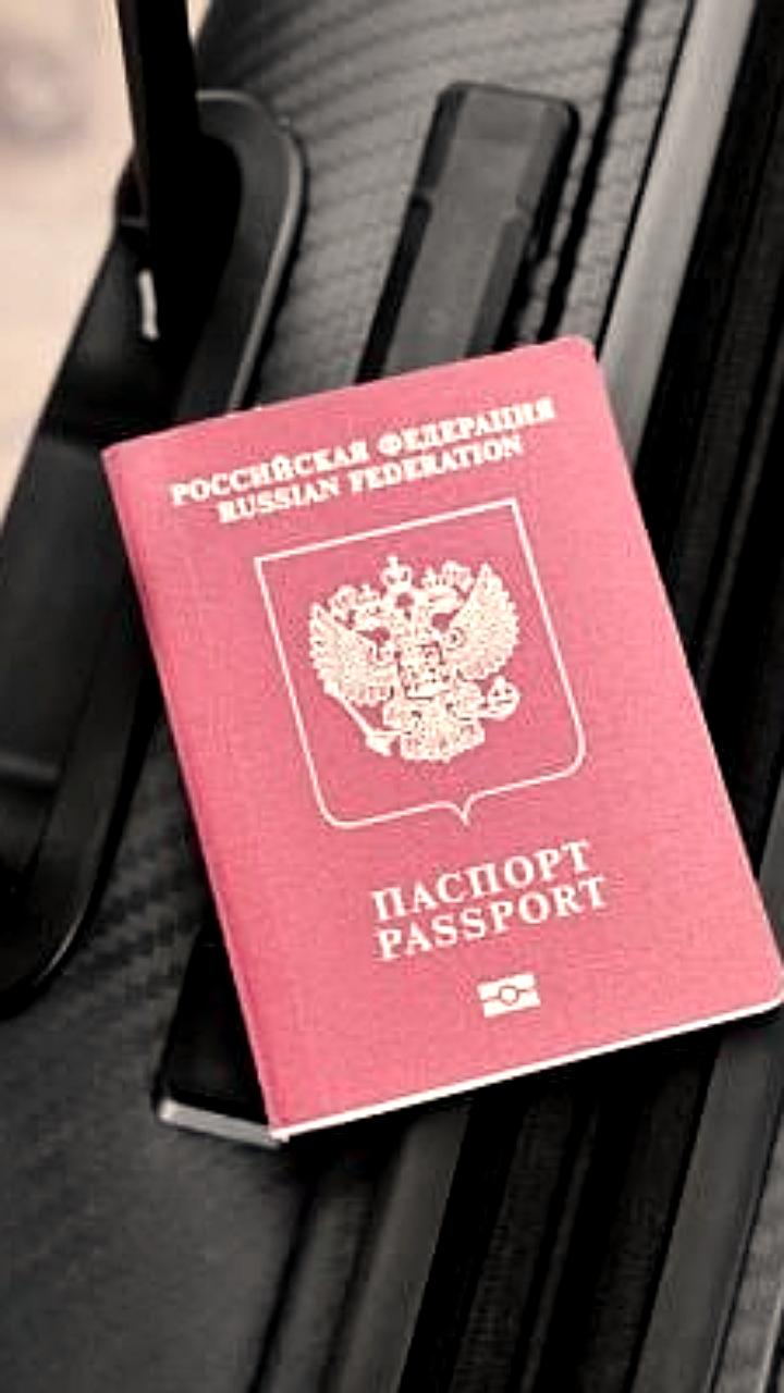 Выдворенный из Венгрии украинский дипломат Сергей Александров просит о выезде в Россию