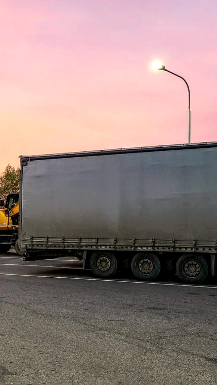 Возобновлено движение грузовиков в погранпункте Патерниеки после сбоя ПО