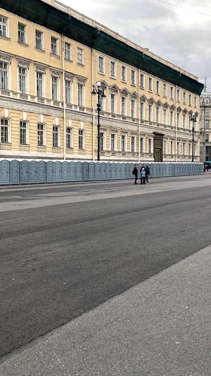 В Санкт-Петербурге установят более 600 туалетных кабинок к празднику «Алые паруса»
