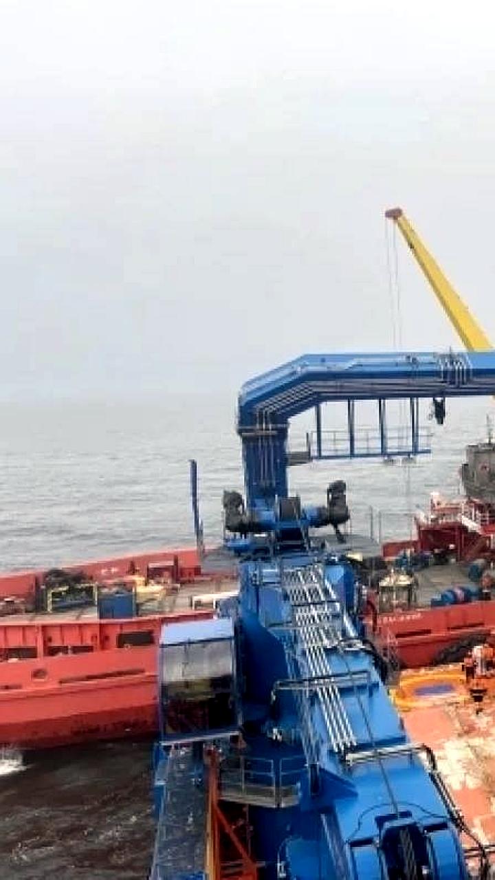 Взрыв на рыбопромысловом судне во Владивостоке: трое моряков пострадали