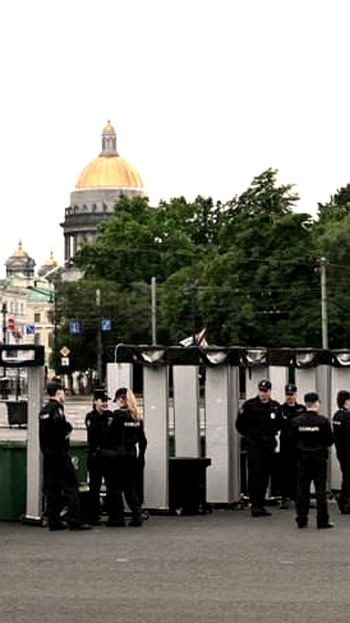 Два мужчины задержаны за стрельбу из сигнального пистолета в Исаакиевском соборе