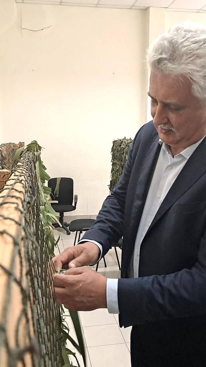 Глава Бердянска наградил волонтеров-инвалидов за вклад в защиту военных