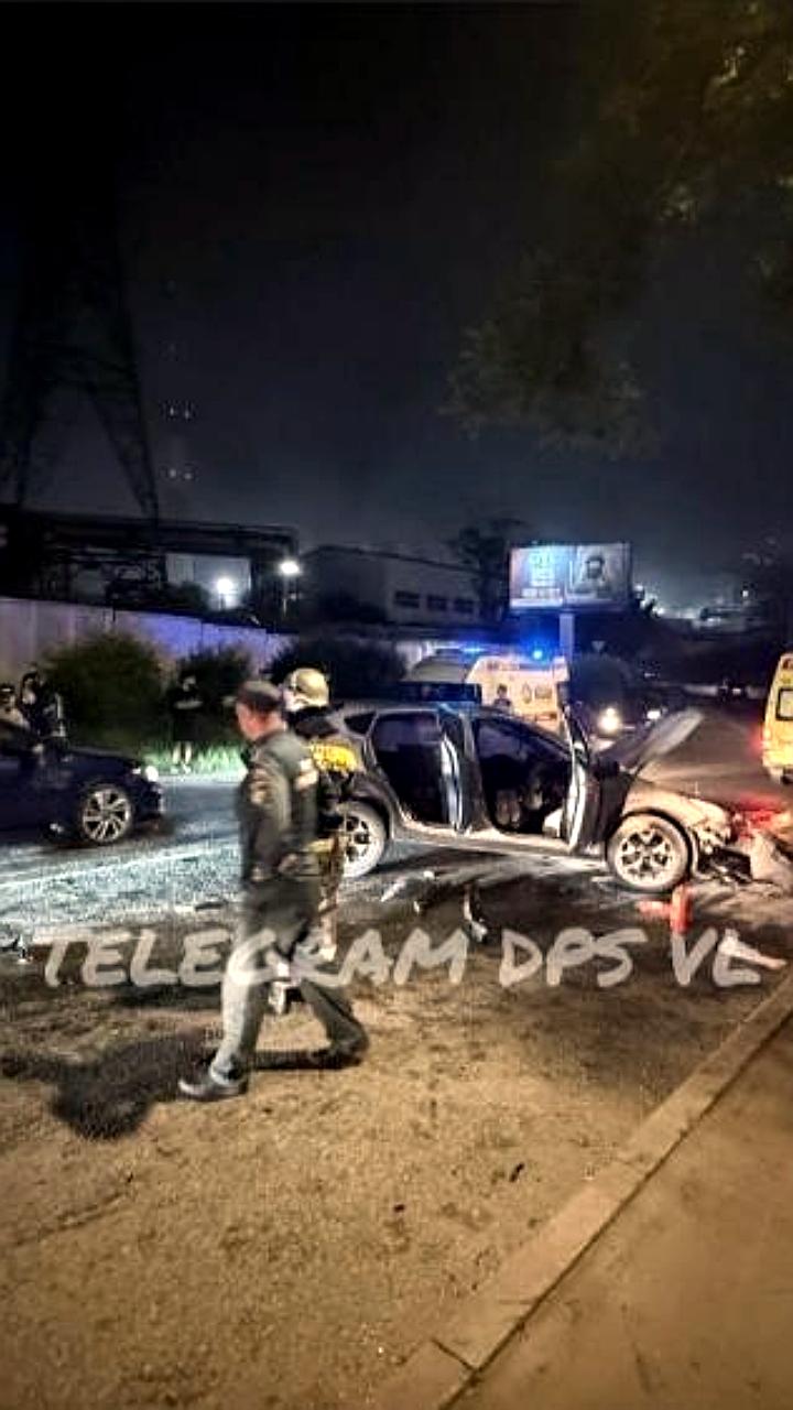 Авария во Владивостоке: пьяный водитель без прав врезался в ограждение, трое пострадали