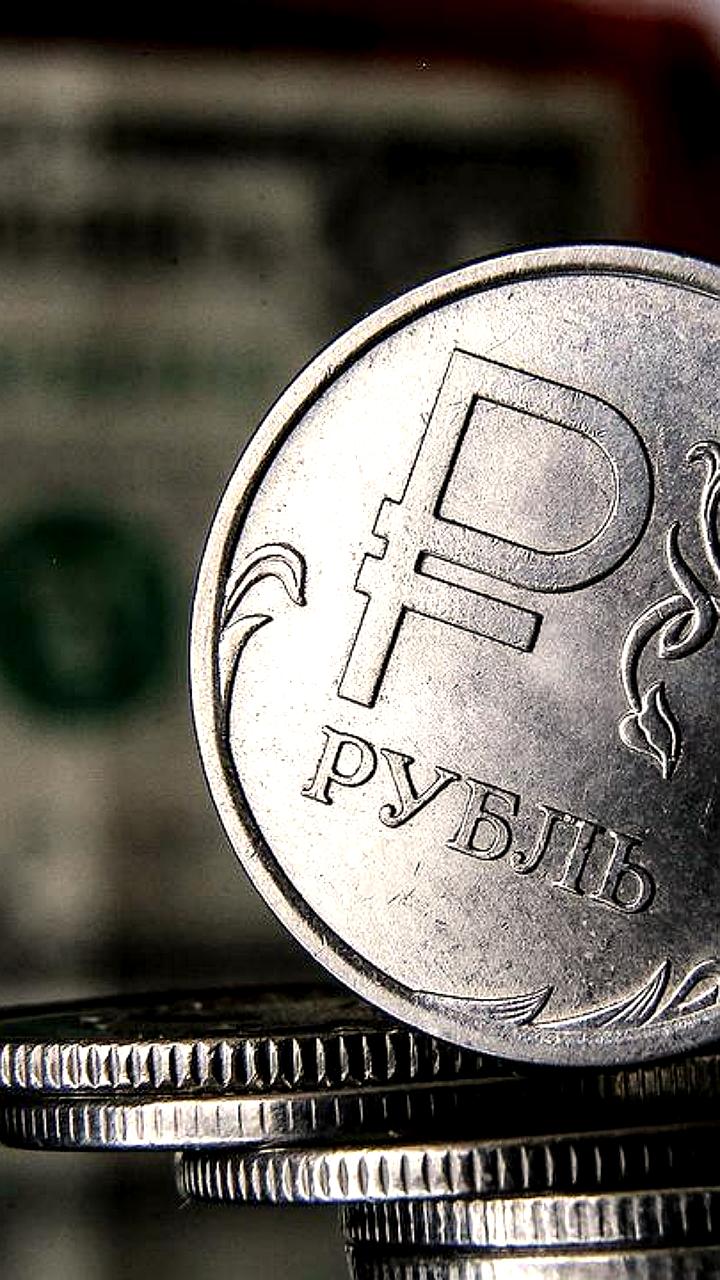 Эксперты прогнозируют падение рубля до 100 за доллар к концу года