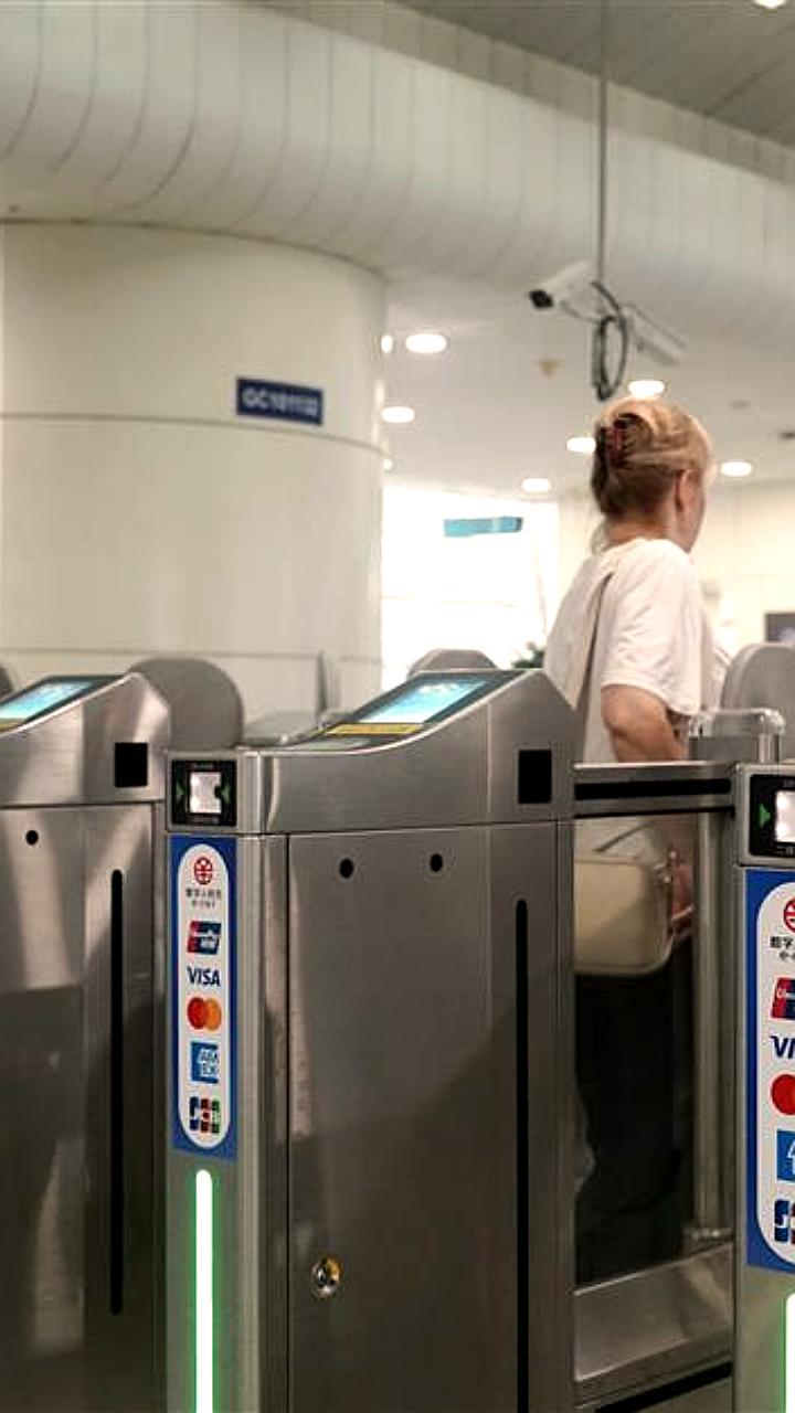Метро Шанхая внедряет оплату международными картами