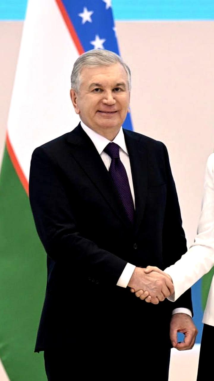 Шавкат Мирзиёев наградил молодежь Узбекистана и представил новые инициативы
