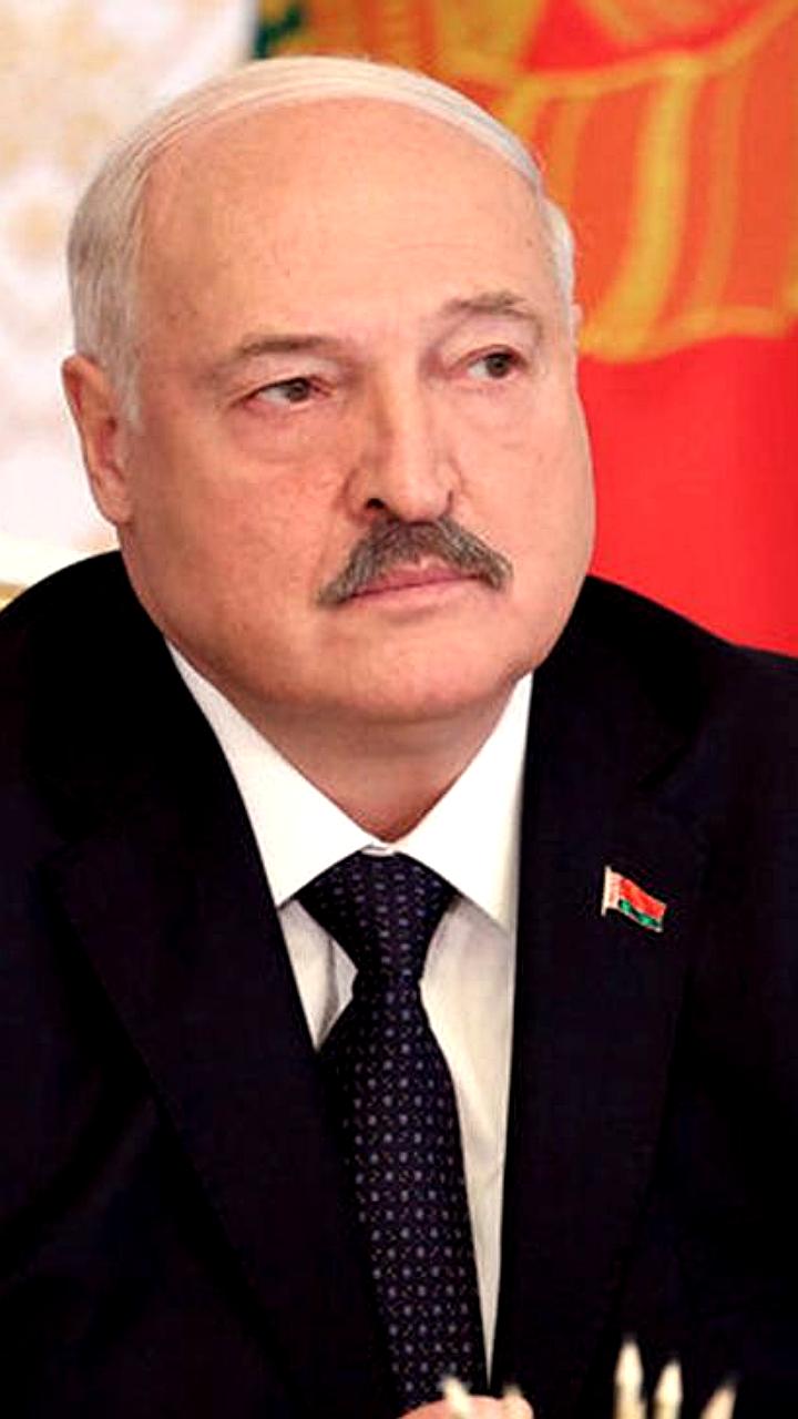 Лукашенко помиловал 16 осужденных, включая экстремистов