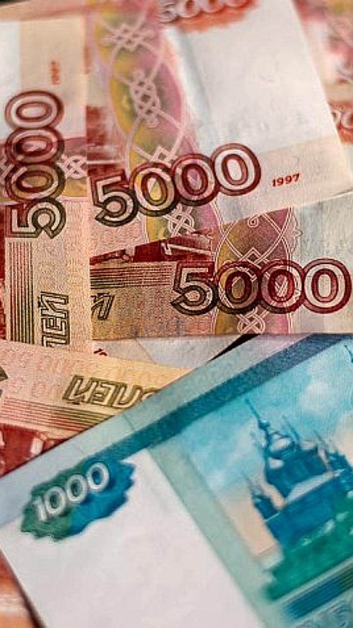 Жители Москвы и Санкт-Петербурга определили желаемый уровень минимальной зарплаты